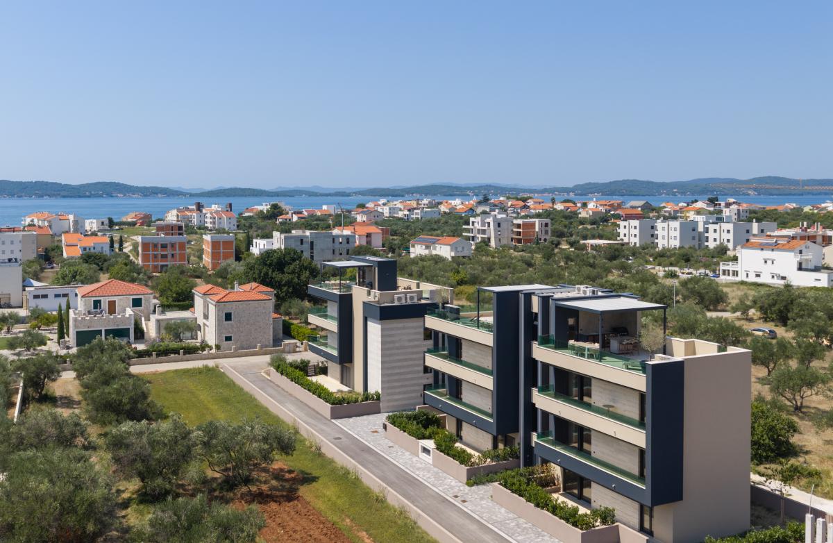 Ekskluzivan jednosoban stan s privatnim vrtom i garažom – Projekt Olive Tree B, Sukošan (Stan B1, prizemlje)