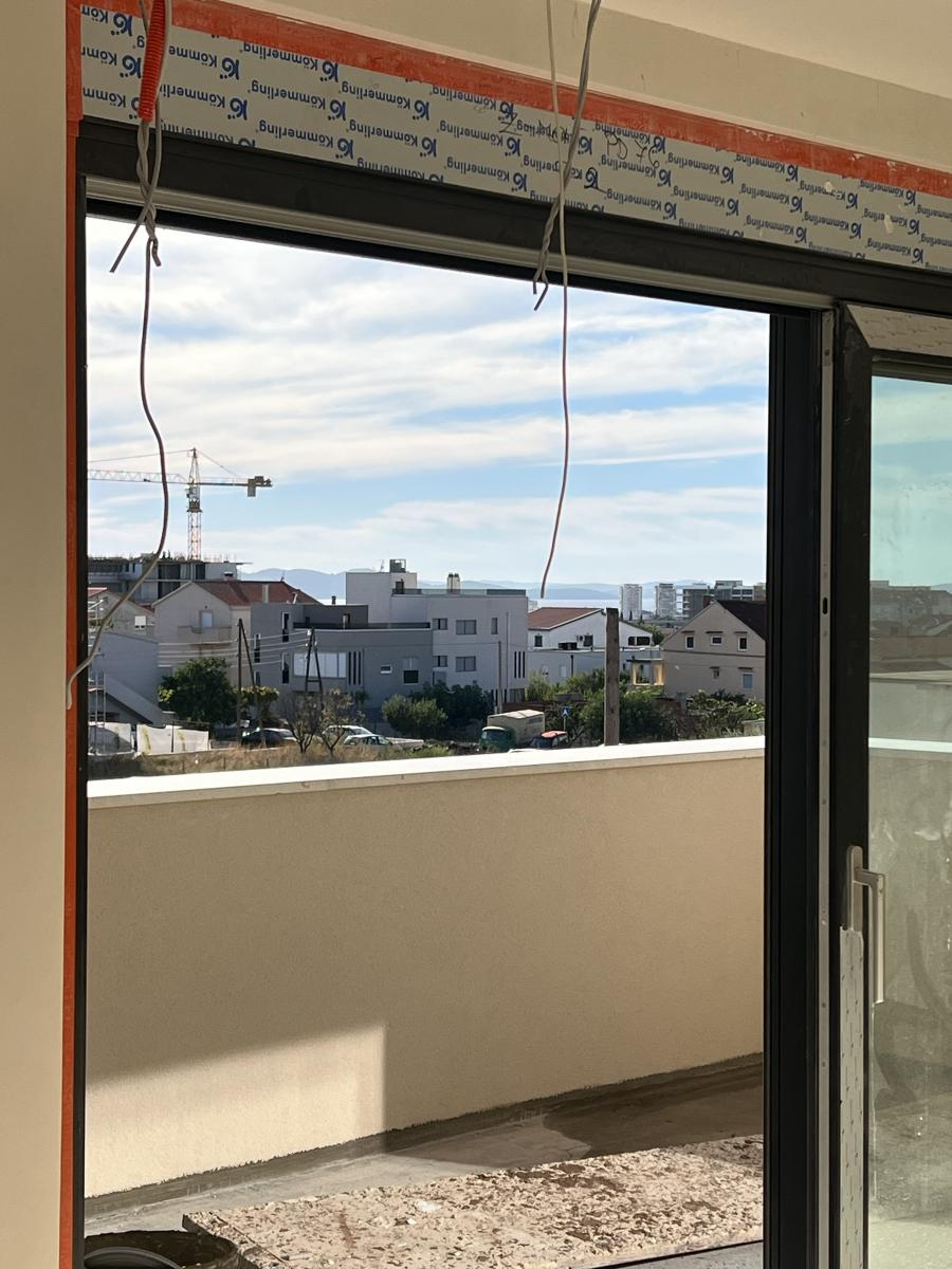 Trosobni obiteljski stan sa dva parkinga ukupne površine 80 m2