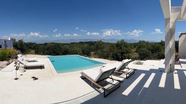 Vila kraj Zadra sa velikom okućnicom - Žerava