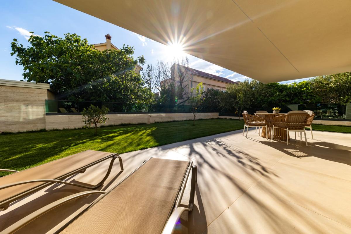 Ekskluzivan trosoban stan s privatnim vrtom – Zadar, Borik (184 m²)