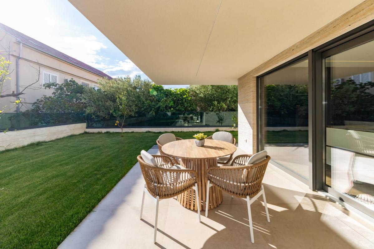 Ekskluzivan trosoban stan s privatnim vrtom – Zadar, Borik (184 m²)