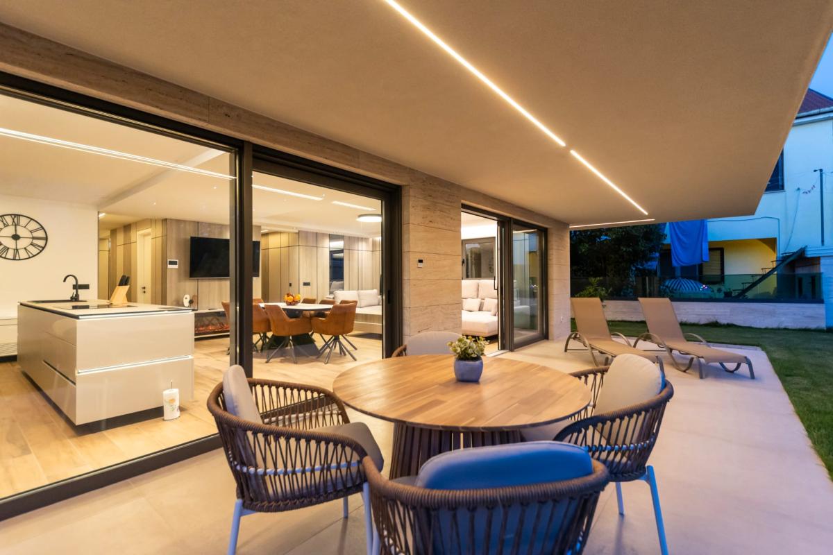 Ekskluzivan trosoban stan s privatnim vrtom – Zadar, Borik (184 m²)