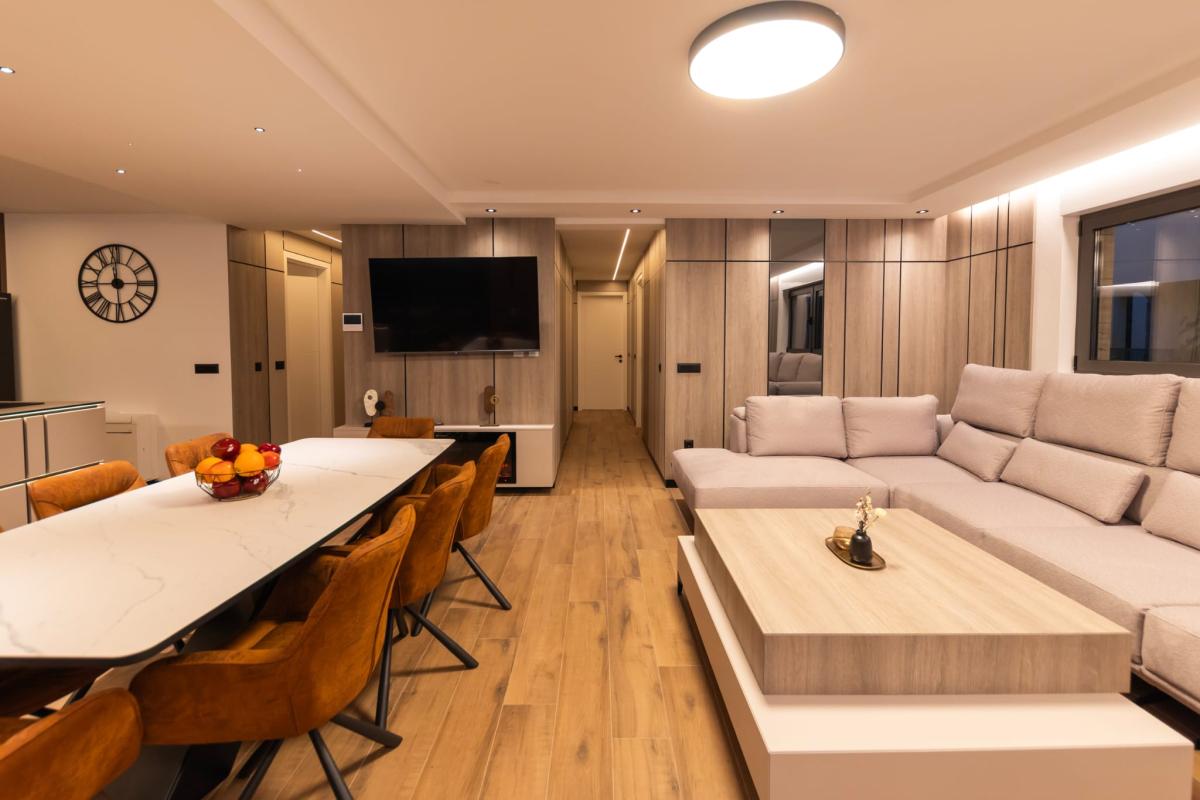 Ekskluzivan trosoban stan s privatnim vrtom – Zadar, Borik (184 m²)