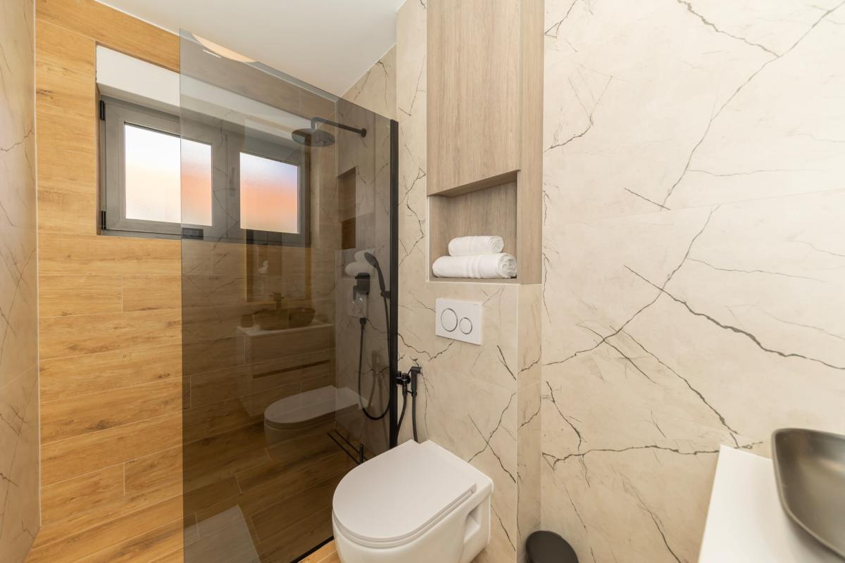 Luksuzan trosoban stan s velikim terasama i liftom – Zadar, Borik (174 m²)