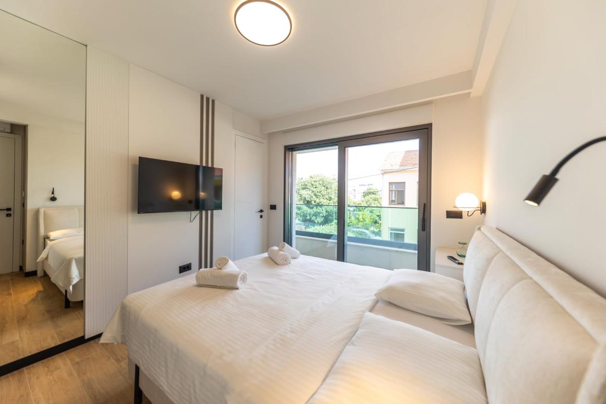Luksuzan trosoban stan s velikim terasama i liftom – Zadar, Borik (174 m²)
