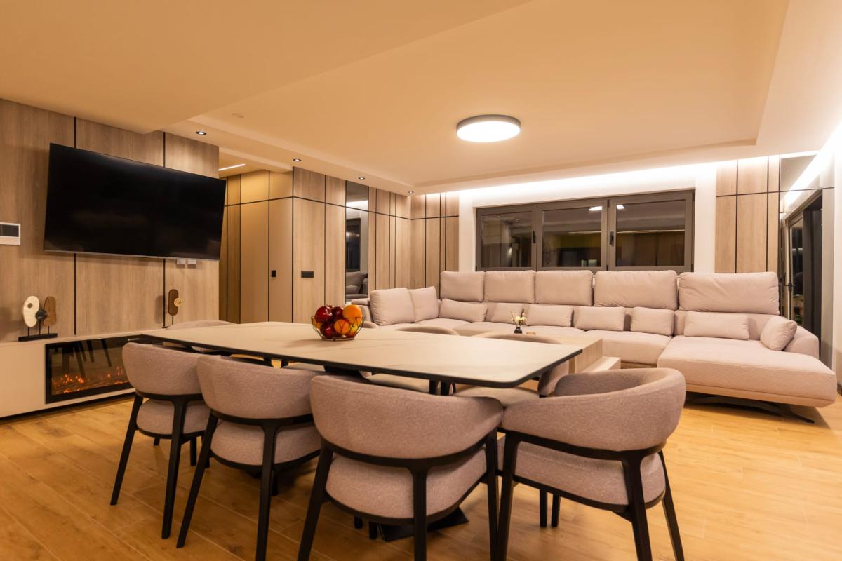 Luksuzan trosoban stan s velikim terasama i liftom – Zadar, Borik (174 m²)