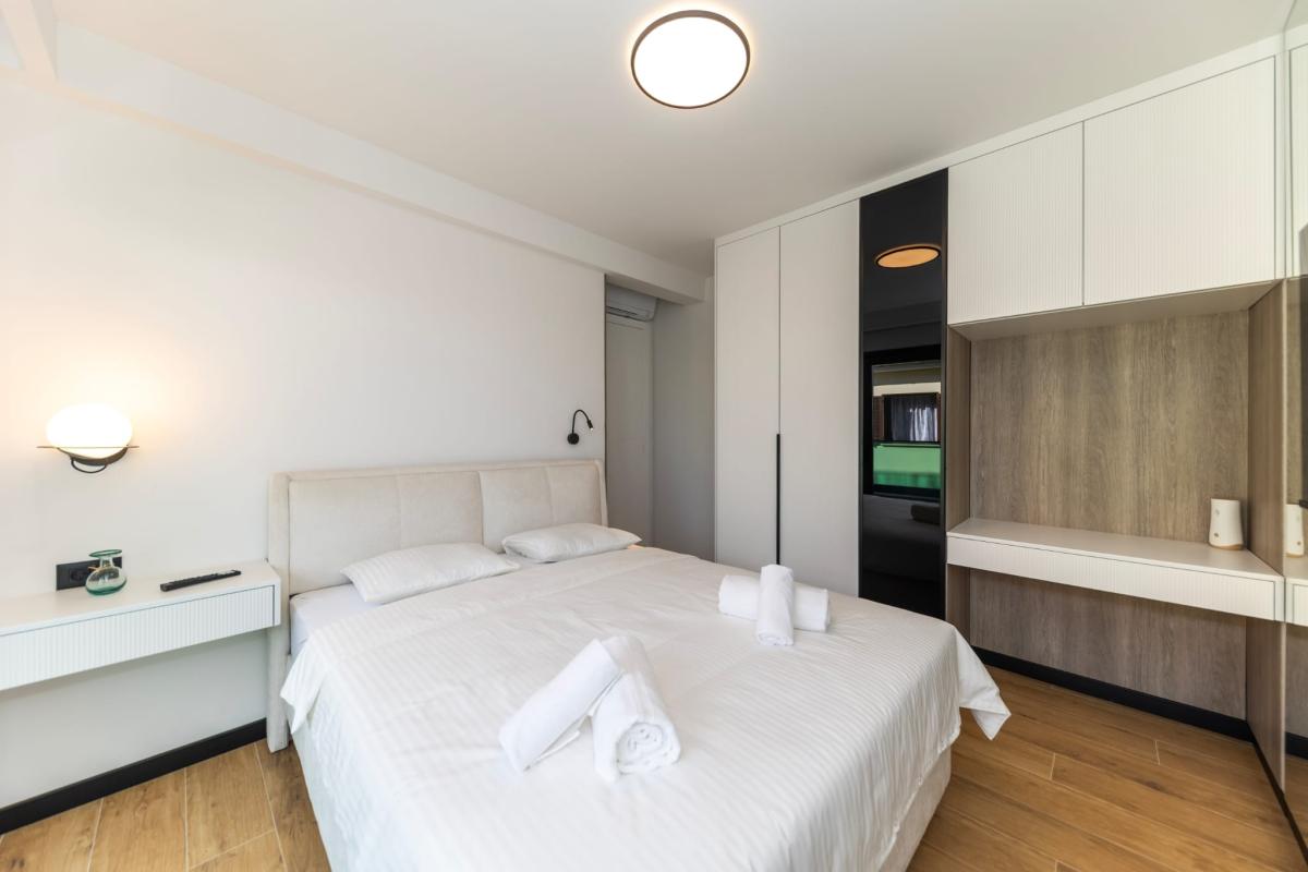 Luksuzan trosoban stan s velikim terasama i liftom – Zadar, Borik (174 m²)