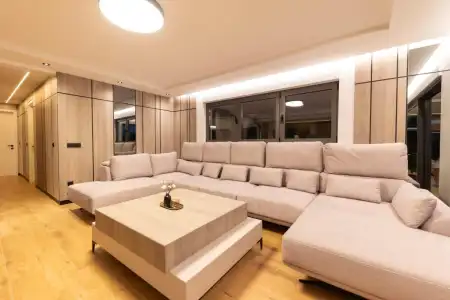 Luksuzan trosoban stan s velikim terasama i liftom – Zadar, Borik (174 m²)