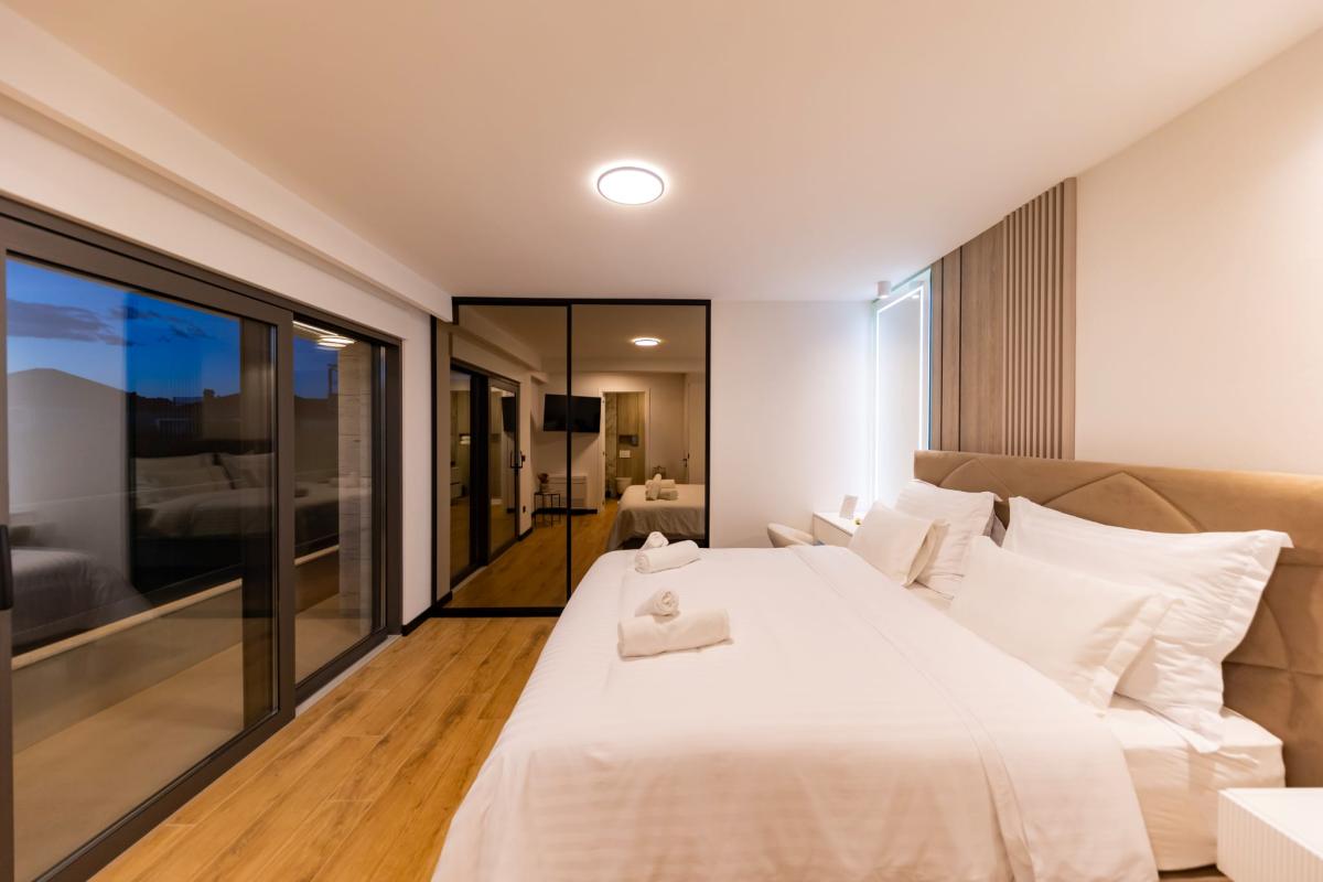 Luksuzan trosoban stan s velikim terasama i liftom – Zadar, Borik (174 m²)