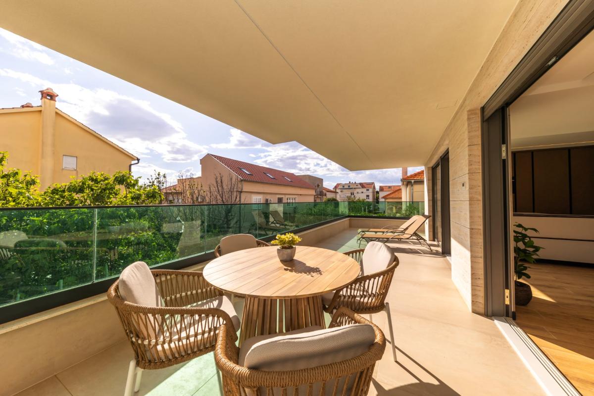 Luksuzan trosoban stan s velikim terasama i liftom – Zadar, Borik (174 m²)