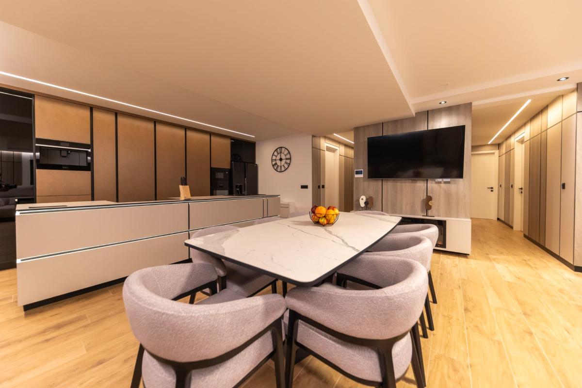 Luksuzan trosoban stan s velikim terasama i liftom – Zadar, Borik (174 m²)