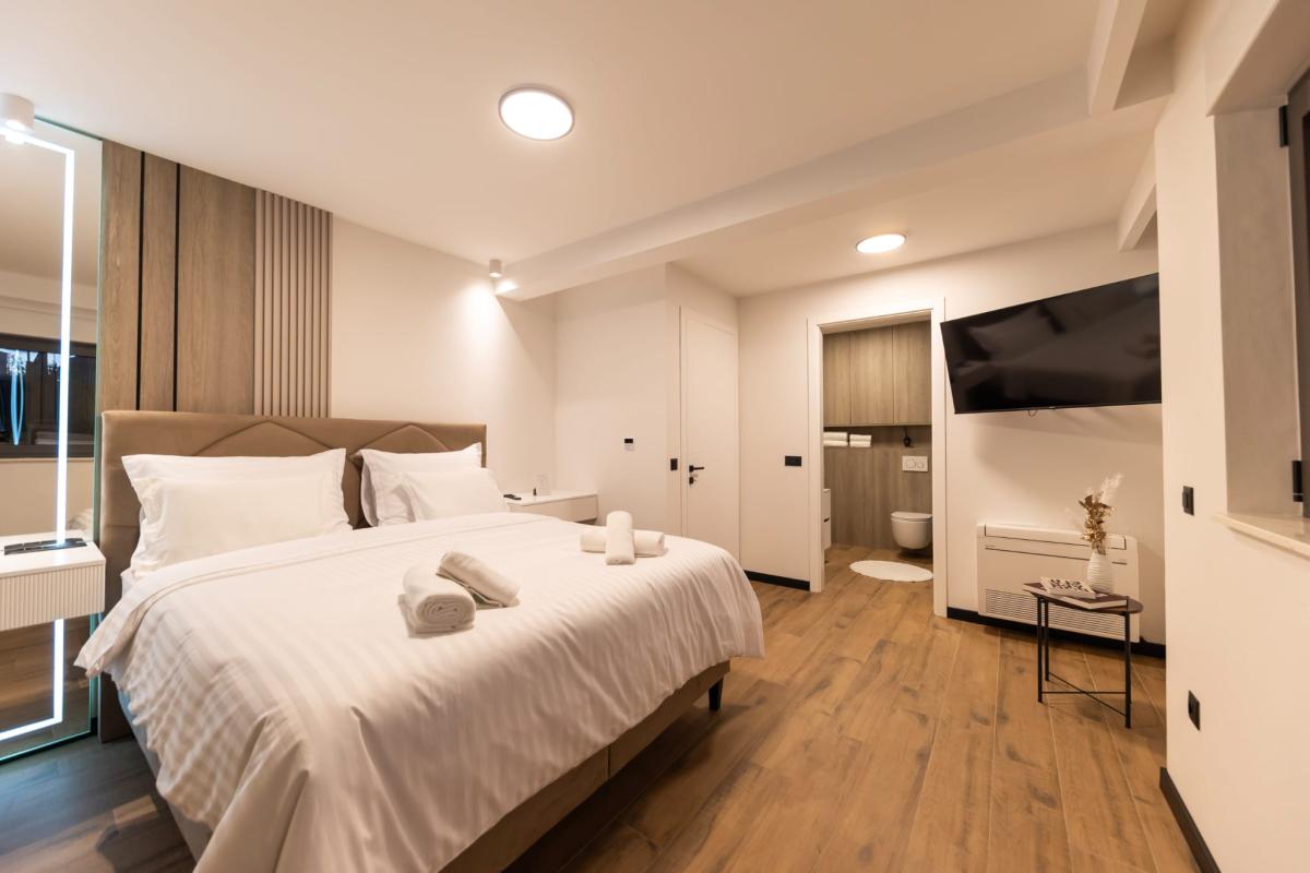 Luksuzan trosoban stan s velikim terasama i liftom – Zadar, Borik (174 m²)