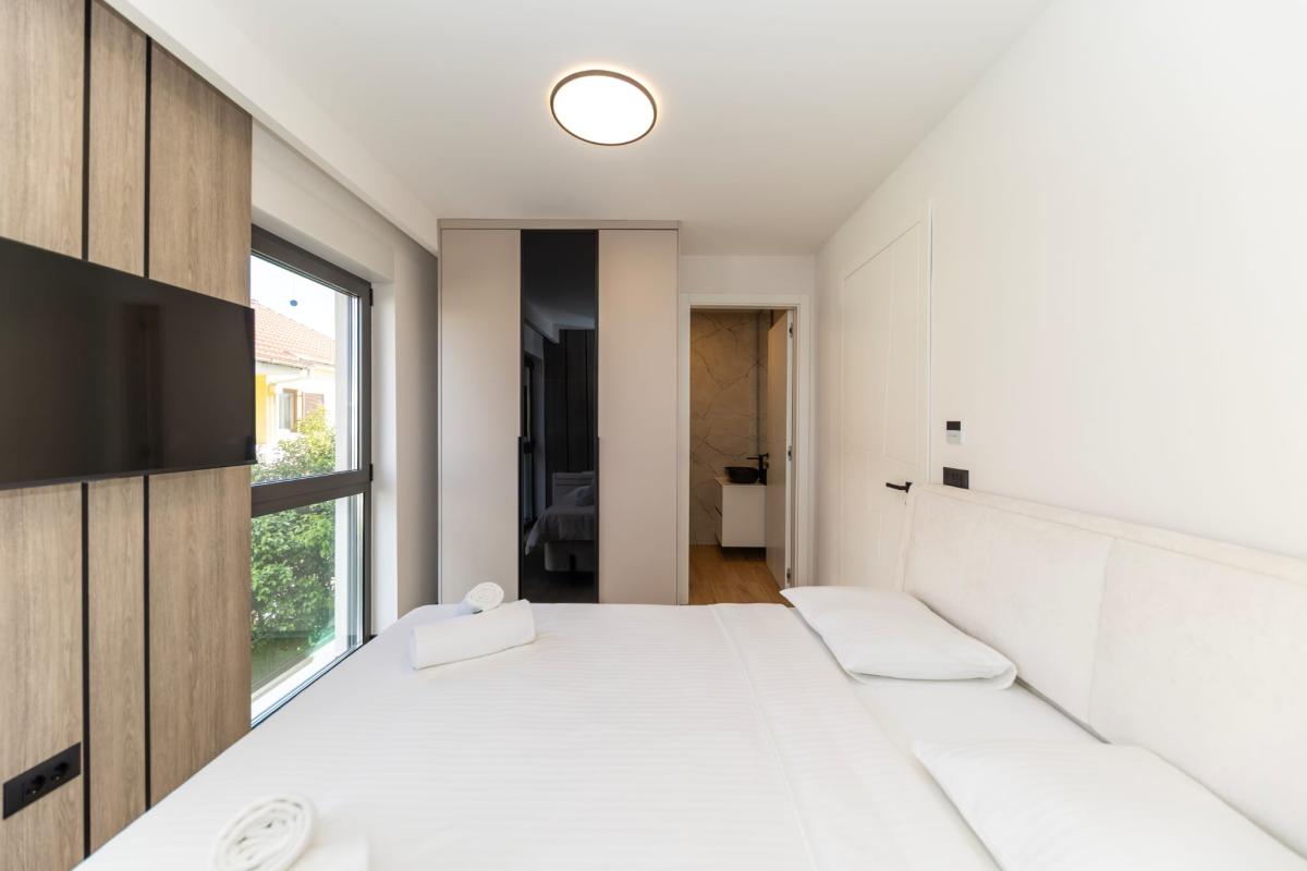 Spektakularan luksuzni penthouse s krovnom terasom i infinity bazenom – Zadar, Borik (239 m²)