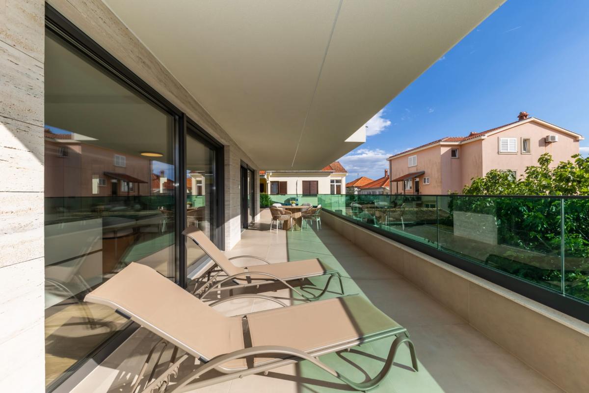 Spektakularan luksuzni penthouse s krovnom terasom i infinity bazenom – Zadar, Borik (239 m²)