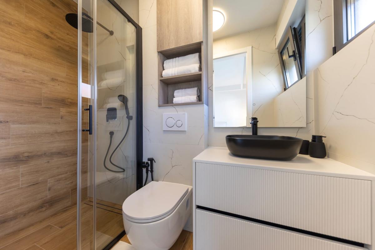 Spektakularan luksuzni penthouse s krovnom terasom i infinity bazenom – Zadar, Borik (239 m²)