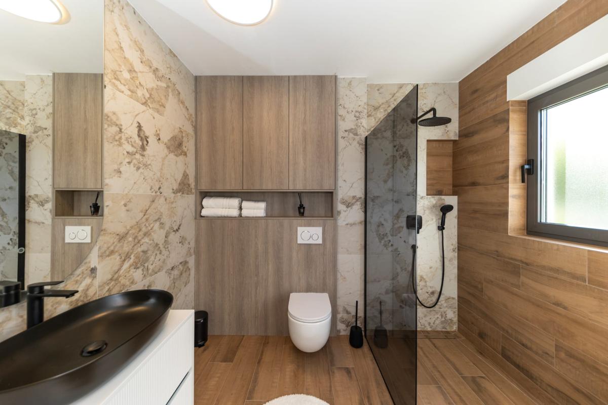 Spektakularan luksuzni penthouse s krovnom terasom i infinity bazenom – Zadar, Borik (239 m²)