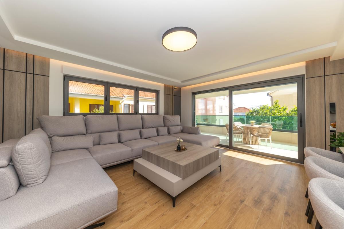 Spektakularan luksuzni penthouse s krovnom terasom i infinity bazenom – Zadar, Borik (239 m²)