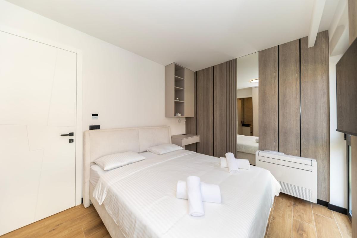 Spektakularan luksuzni penthouse s krovnom terasom i infinity bazenom – Zadar, Borik (239 m²)