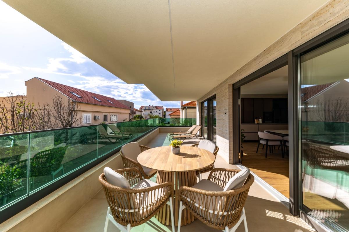 Spektakularan luksuzni penthouse s krovnom terasom i infinity bazenom – Zadar, Borik (239 m²)