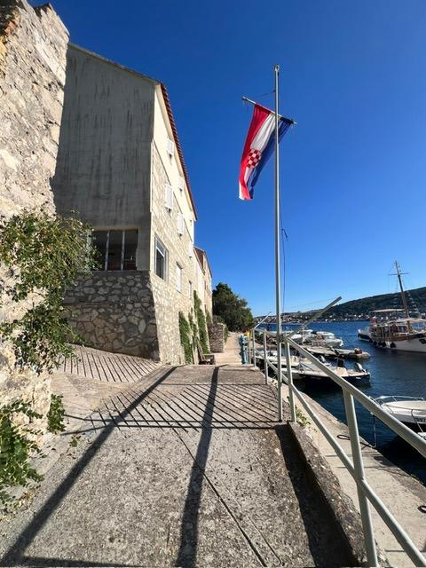 Jedinstveno 1. red uz more - stan na Ošljaku kraj Zadra